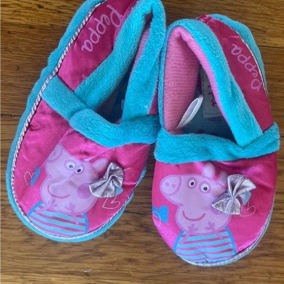 2/$12 Peppa pig toddler slippers - Picture 3 of 5